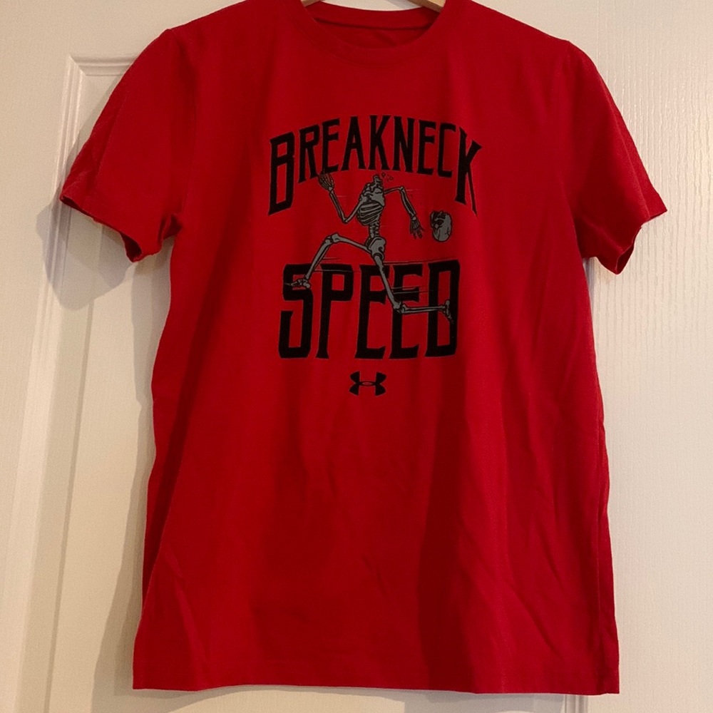 Under Armour T-shirt. Youth Large. Great condition!